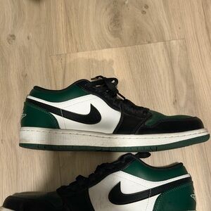 Nike Men's Black, White, and Green Sneakers